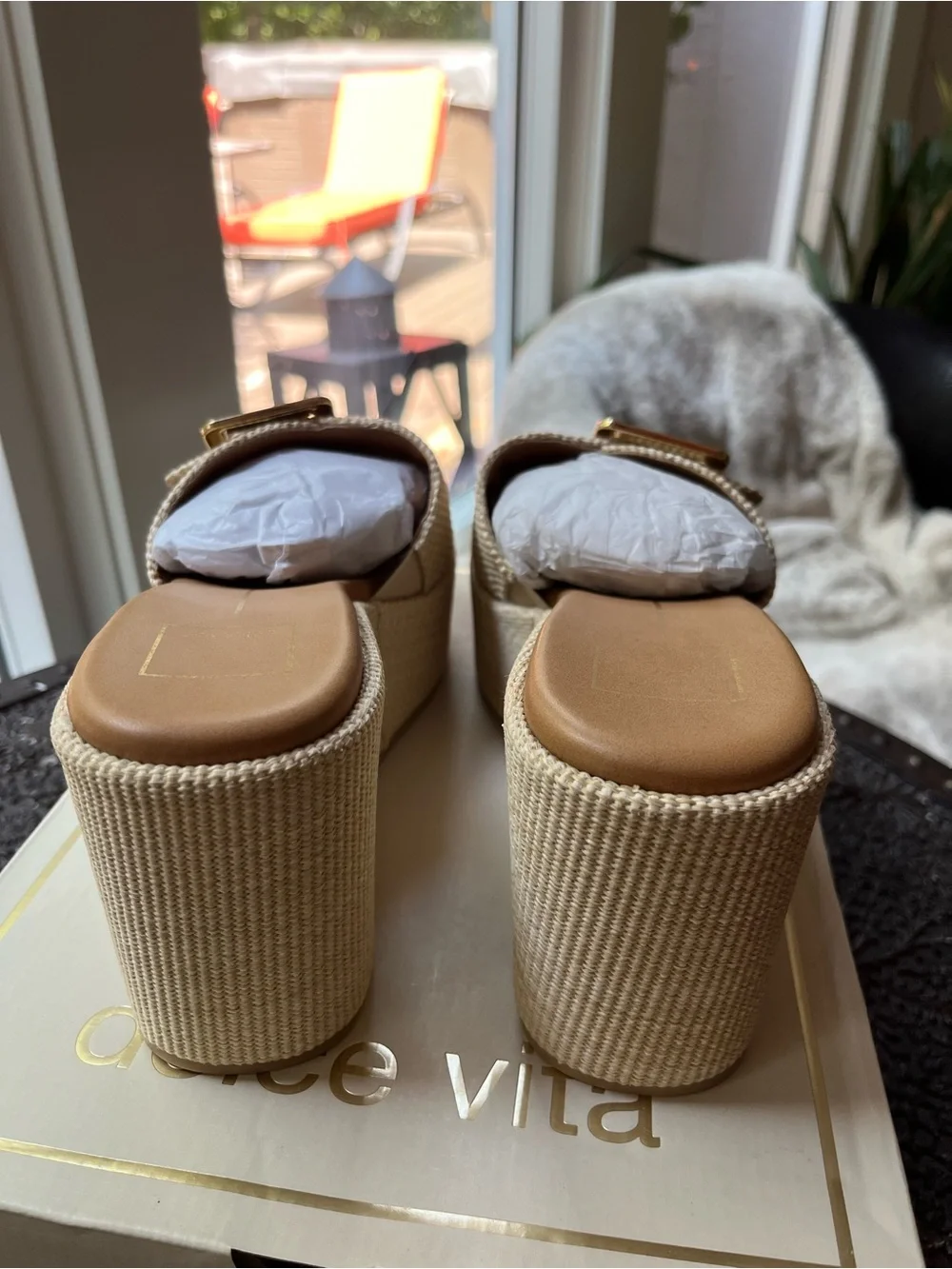 DOLCE VITA JILLIAN WEDGE SANDALS LT NATURAL RAFFIA 9